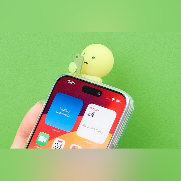 SMISKI HIPPER - Smiski on his Smartphone - Picture 3 of 3